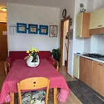 Beachfront apartment free park - Jesolo beach